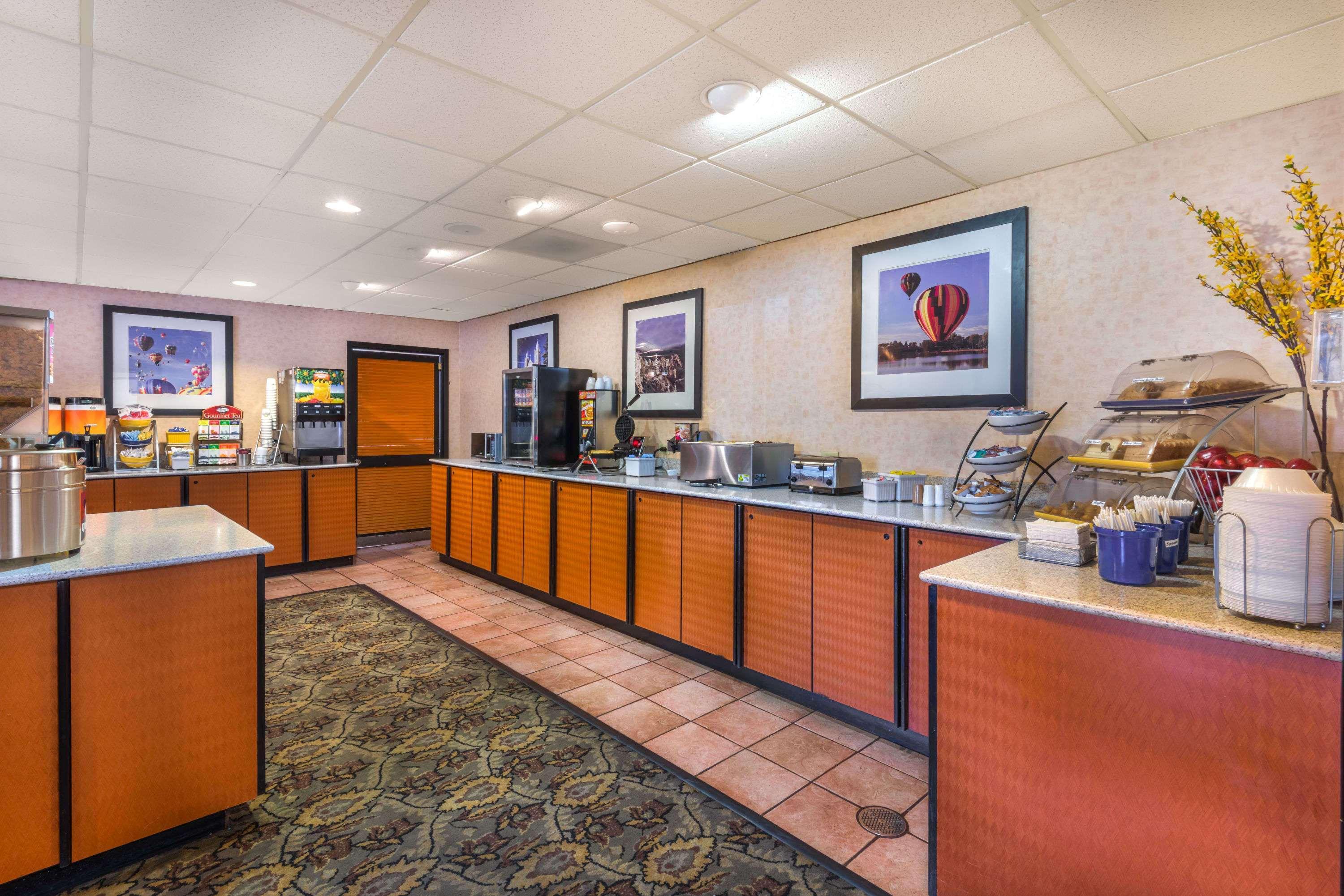 Days Inn & Suites By Wyndham Albuquerque North Exterior photo